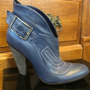 Carlos western boogie heel blue 7.5 buckle